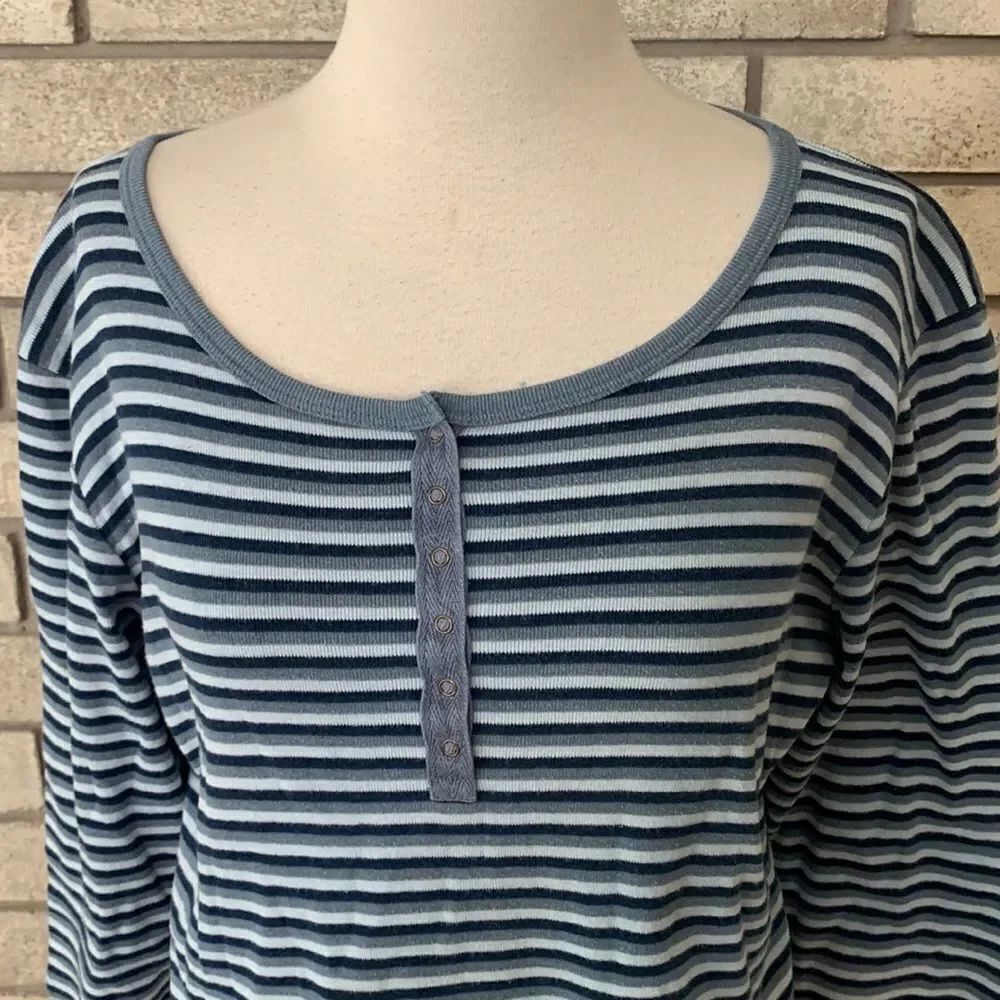 3for$20 sweater medium - Picture 2 of 5